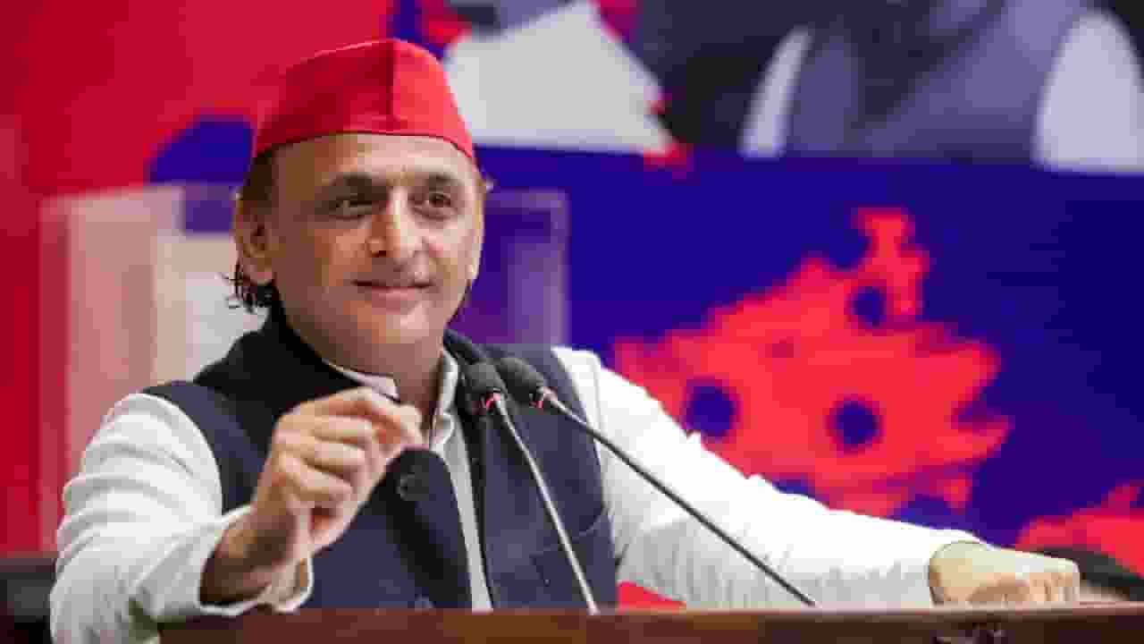 Akhilesh Yadav played Dabdaba Bana Rahega in Lucknow PC