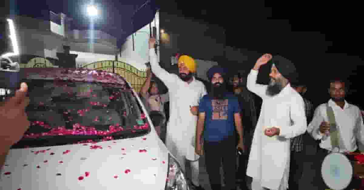 People Showered Flower on CBI Team