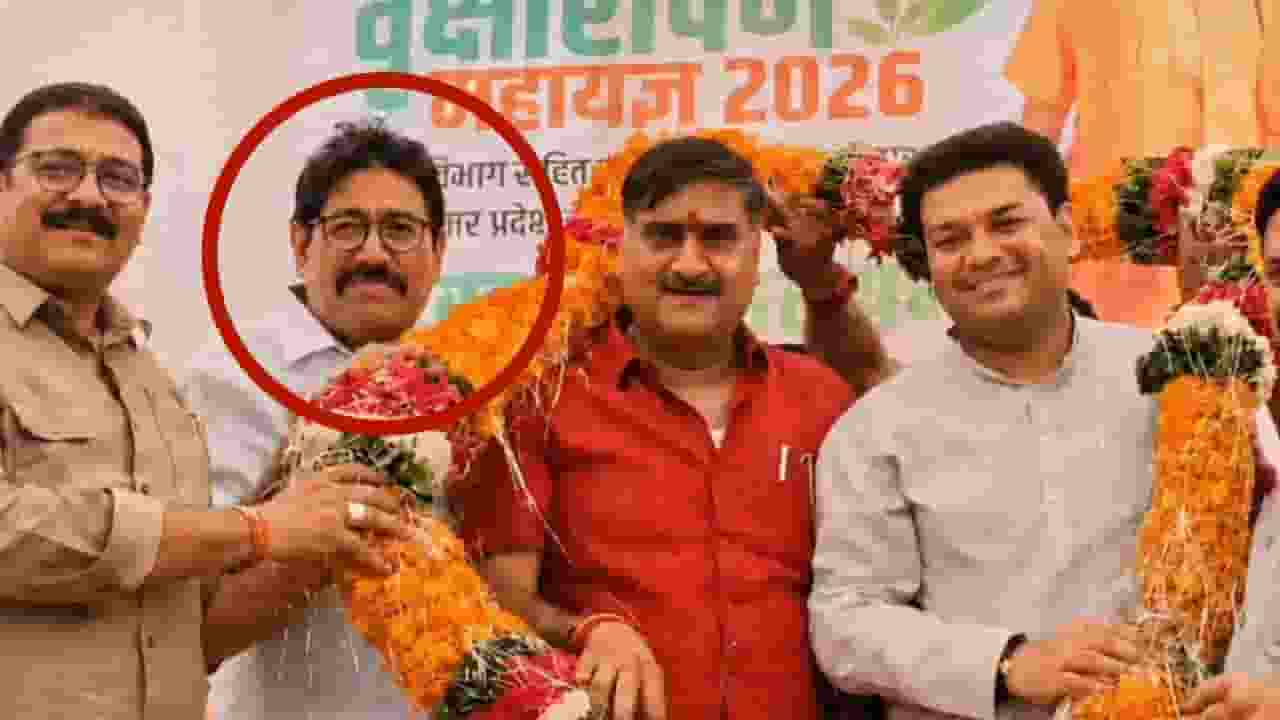 criminal with bjp leaders in aligarh