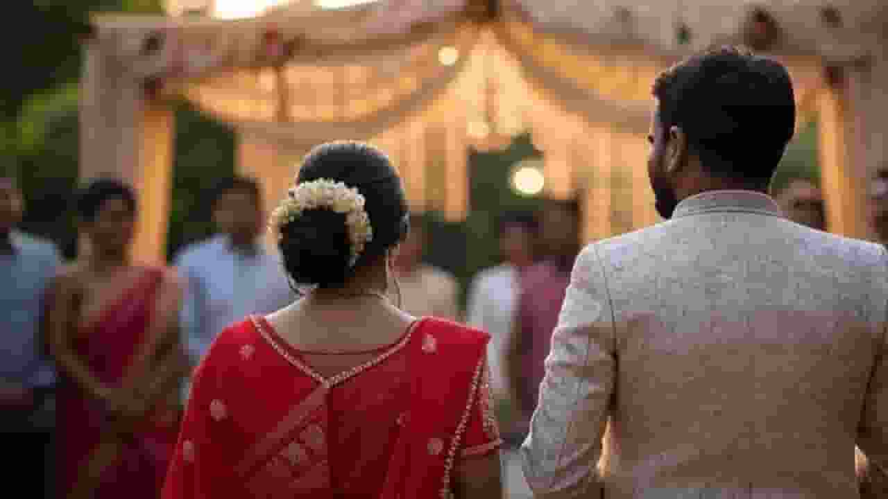 Symbolic photo of married couple.
