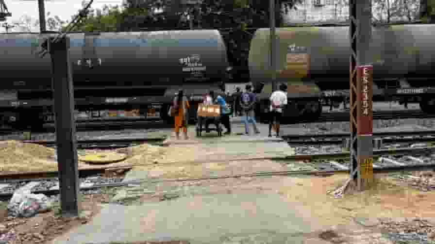 hazrat nizamuddin railway station