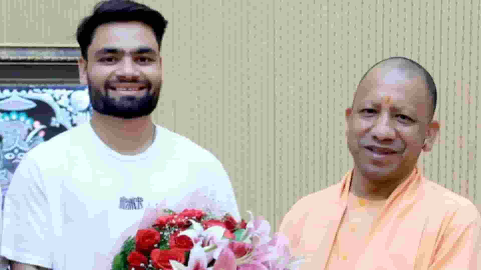 Rinku Singh With Yogi Adityanath