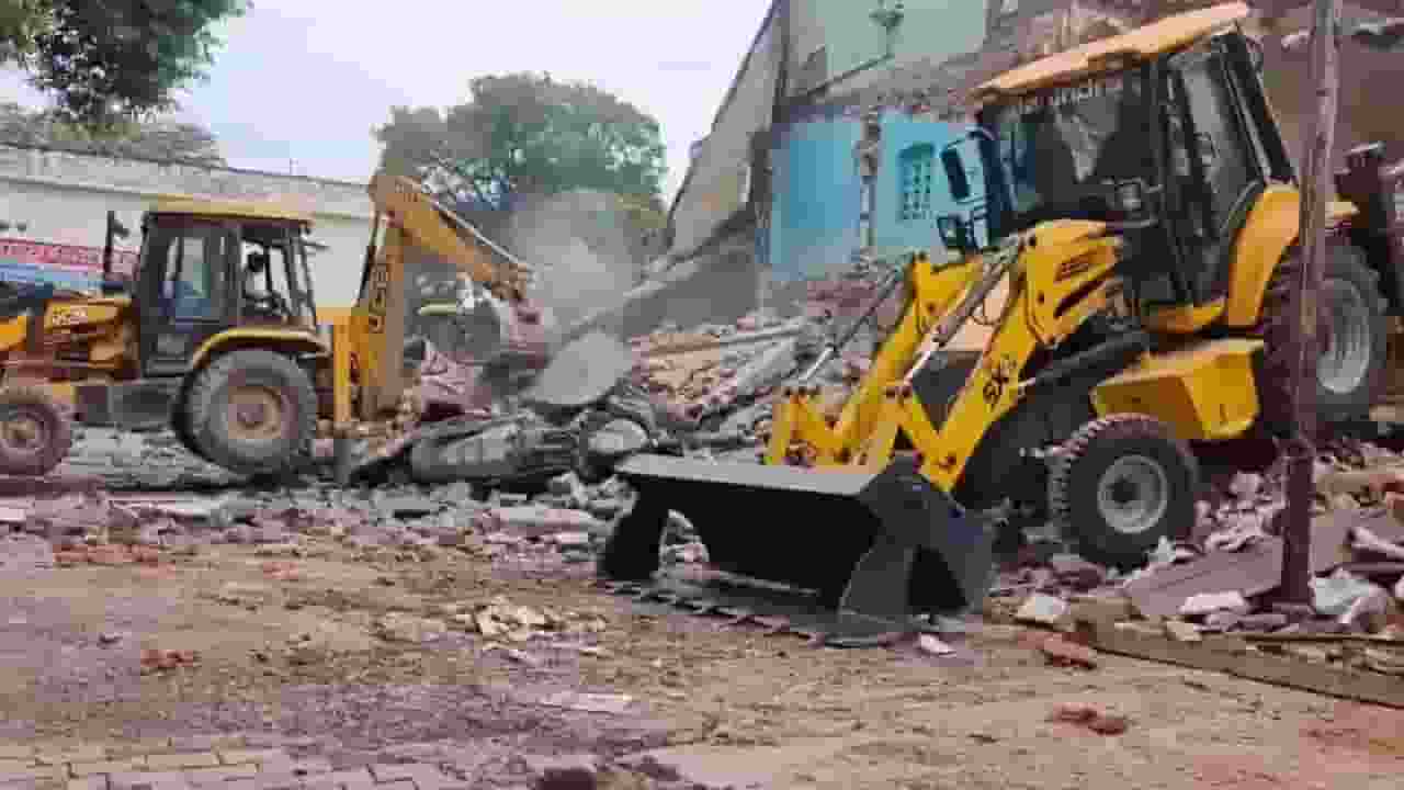 bulldozer action in saharanpur