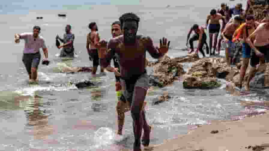 migrants entering ceuta