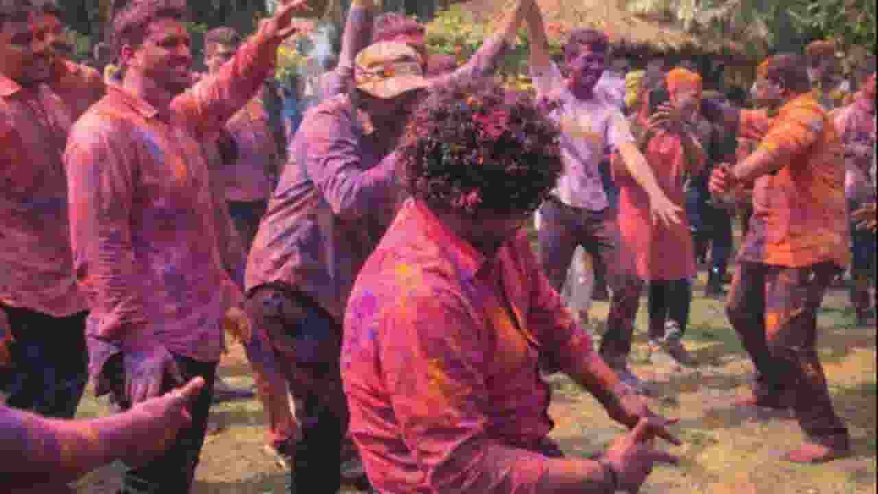 police celebrate holi