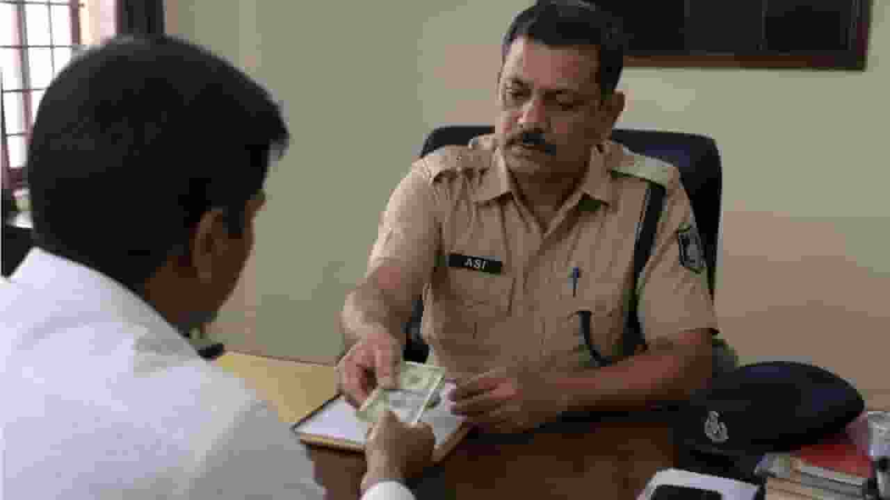bribe ASI taking bribe 