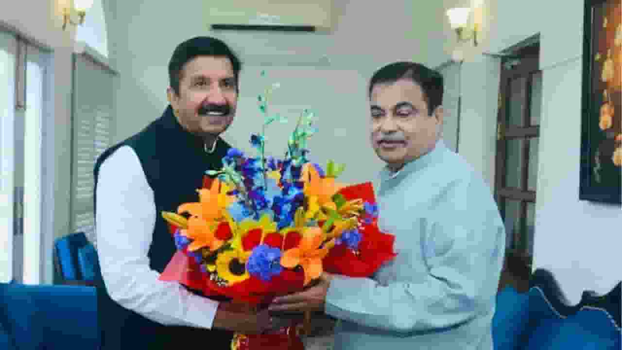 Nitin Gadkari, Mukesh Agnihotri 