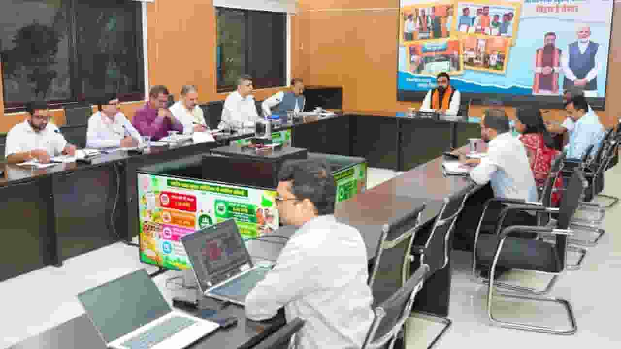 संकल्प सभागार बैठक करते सम्राट चौधरी
