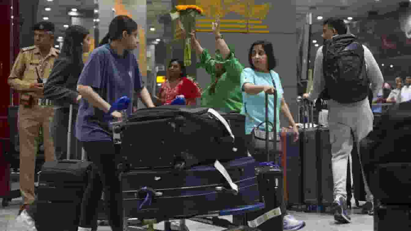 Passengers Reached at Delhi Airport