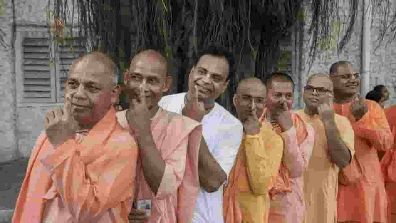 people in voting queue