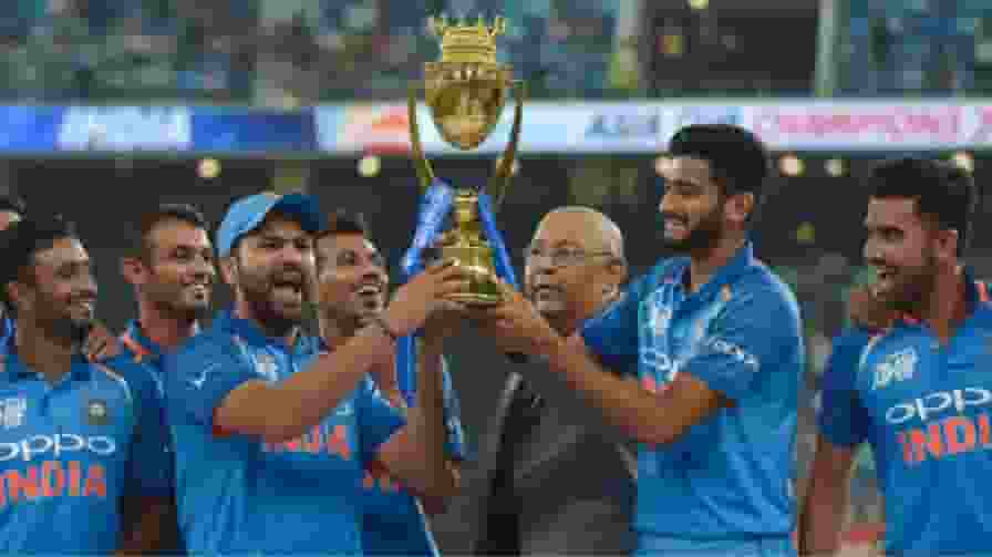 Rohit Sharma Asia Cup Trophy