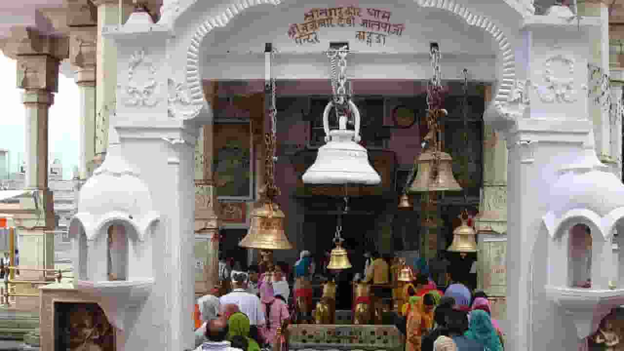 बज्रेश्वरी देवी मंदिर: जहां दर्शन मात्र से दूर होती हैं बाधाएं brijeshwari devi mandir