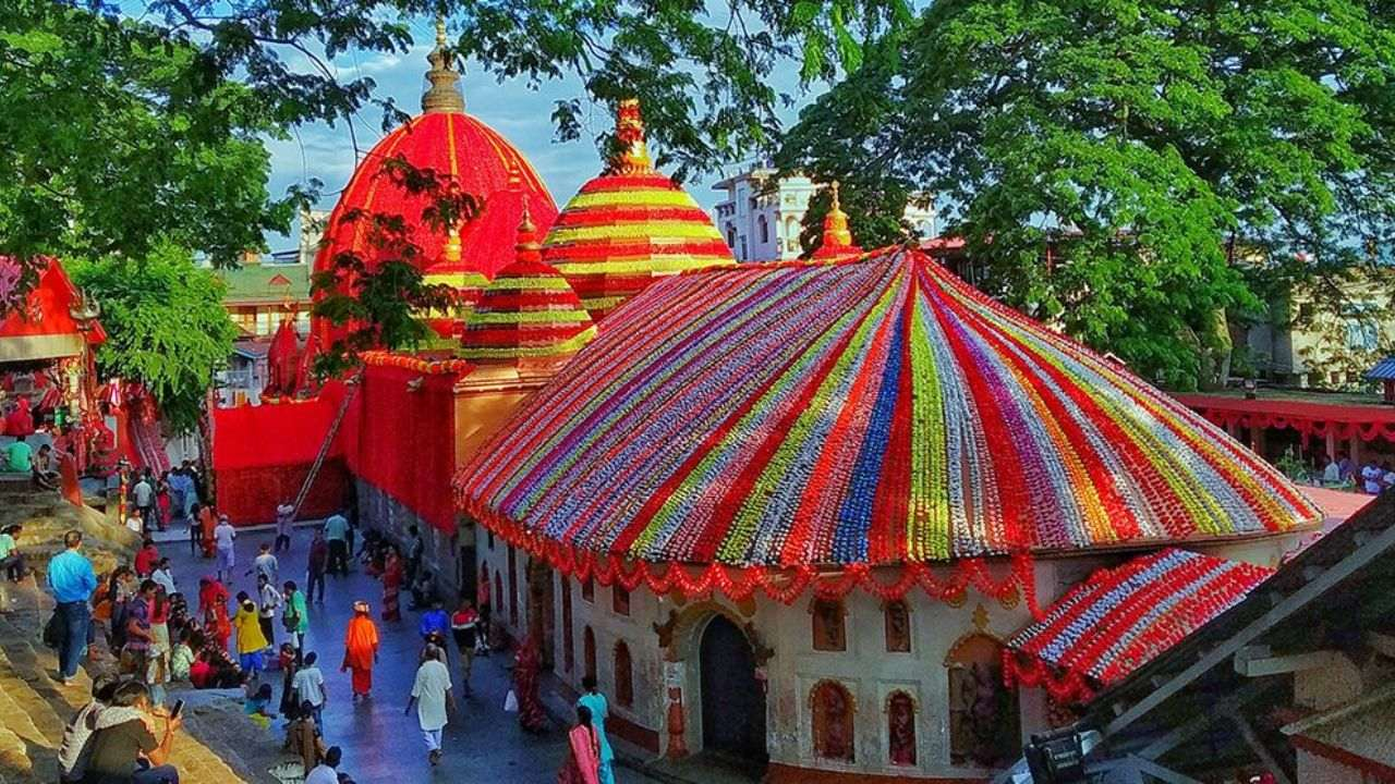51 शक्तिपीठ: भारत से श्रीलंका तक, ये हैं देवी सती के पवित्र धाम Image of Kamakhya Shaktipeeth