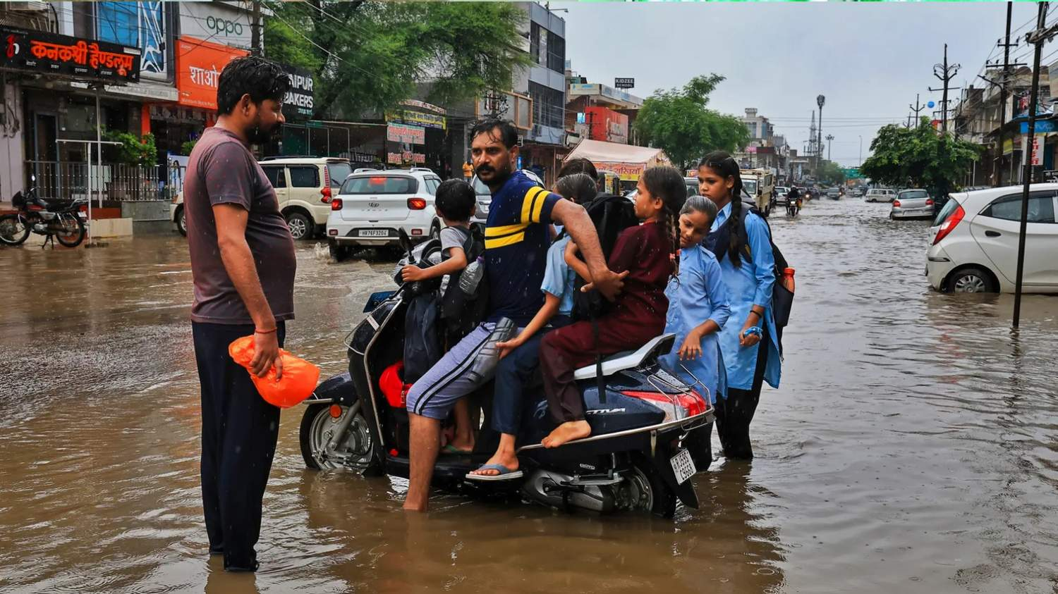 दिल्ली-NCR में हल्की तो हिमाचल में भारी बारिश का अलर्ट, ऐसा रहेगा मौसम Weather