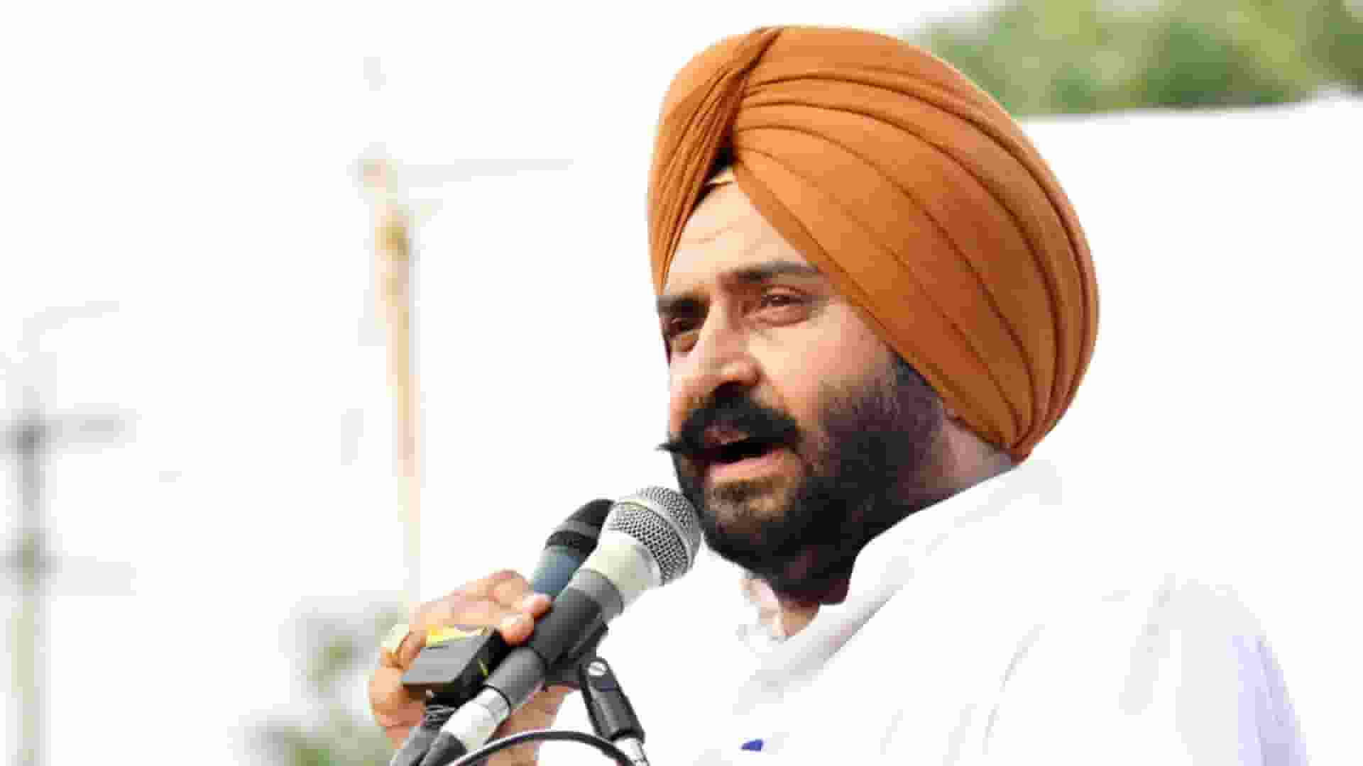 पंजाब में AAP MLA हरमीत सिंह पुलिस हिरासत से फरार, पुलिस पर की फायरिंग AAP MLA Harmeet Singh Dhillon