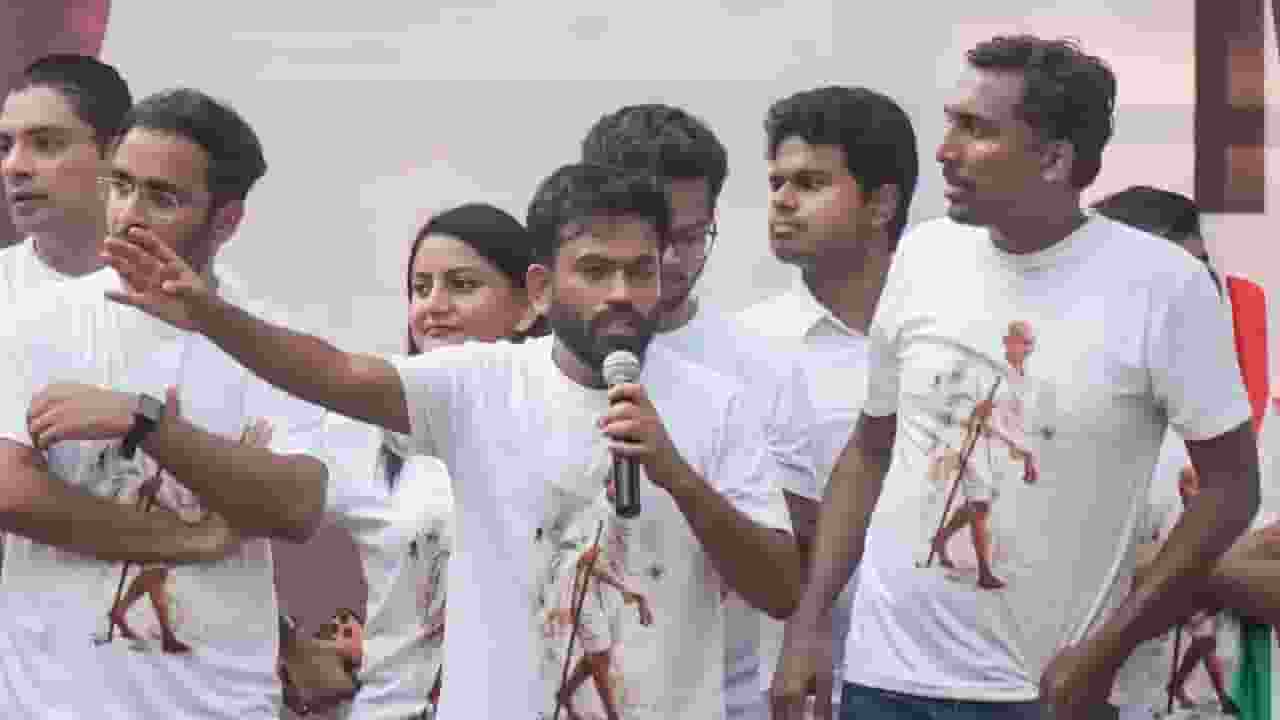 Abhijeet Deepke adressing protestestors at Mumbai Shivaji Park PTI Image