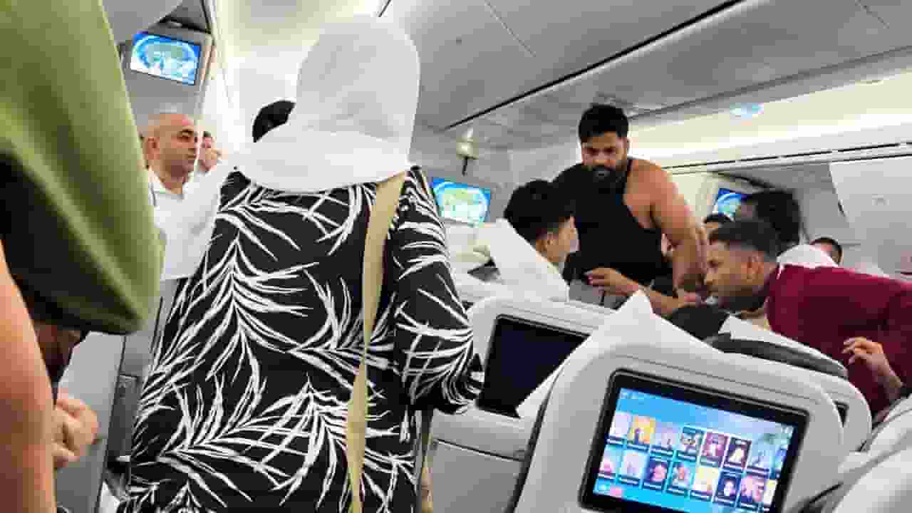 Passengers Fight, Viral Video, Bangladesh
