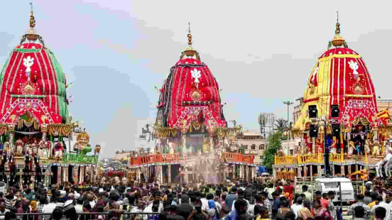 पुरी भगदड़: अधिकारियों पर गिरी गाज, मृतकों को 25 लाख का मुआवजा Jagannath Rath Yatra stampede.