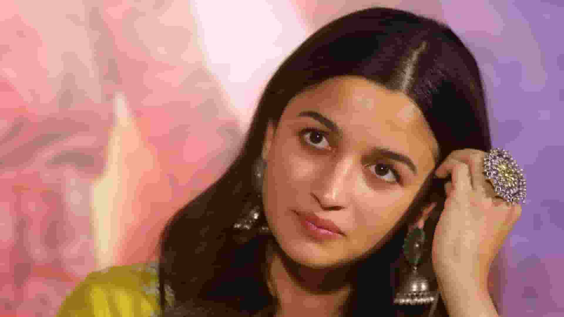 2 साल में आलिया भट्ट को लगाया 77 लाख का चूना, पूर्व मैनेजर गिरफ्तार Aila Bhatt