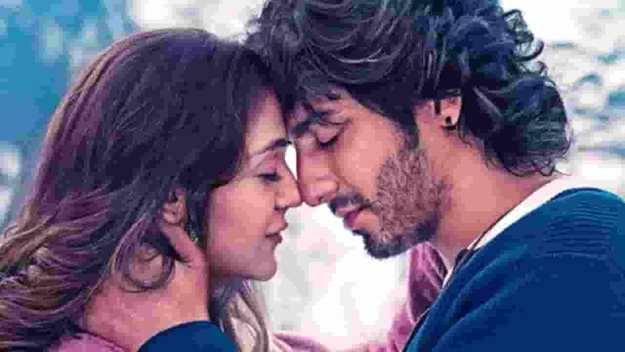 'सैयारा' हीरोइन अनीत पड्डा कौन हैं? जो बनी YRF की लीड अभिनेत्री
aneet padda