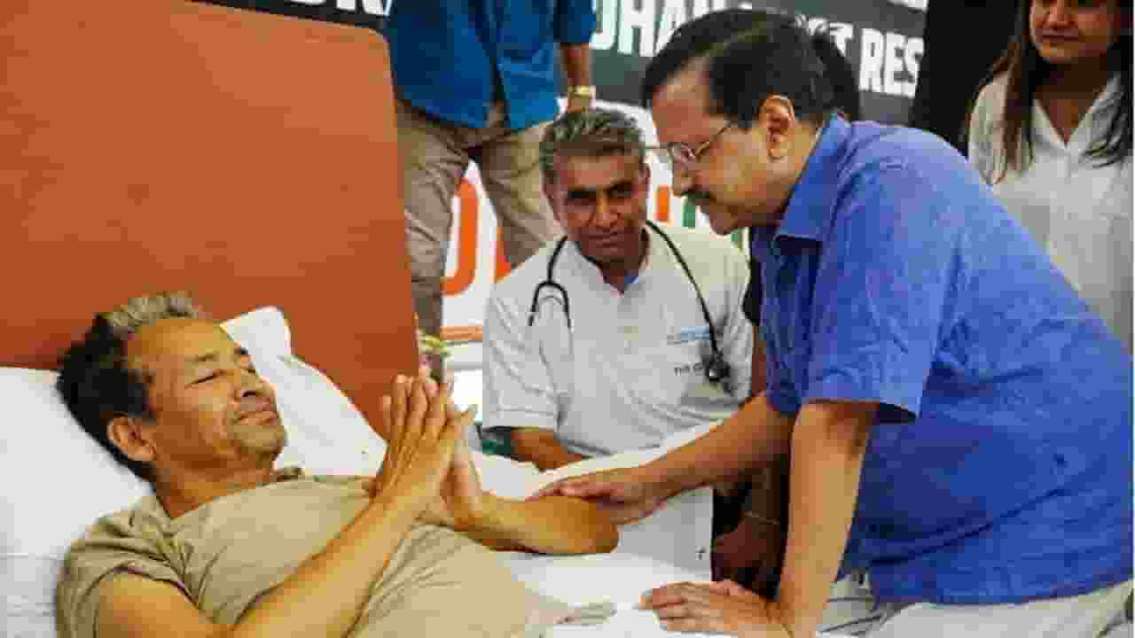 Arvind Kejriwal with sonam Wangchuk