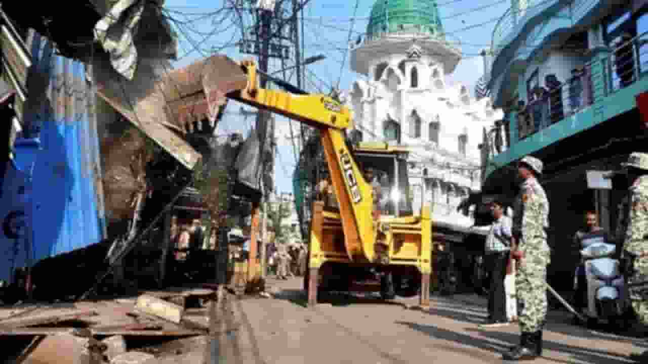 10 FIR, 2800 पर केस, बुलडोजर ऐक्शन बरेली हिंसा के बाद क्या-क्या हुआ? Bareilly