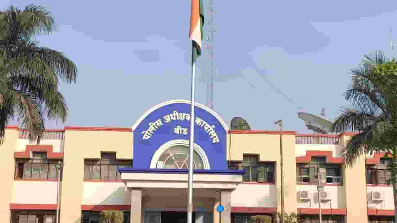 बीड विवाद: पुलिसकर्मियों को निर्देश- 'नेम प्लेट पर जाति मत लिखिए' beed police