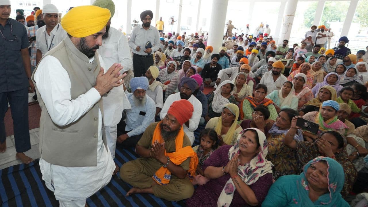 10 गिरफ्तार, 2 सस्पेंड, 17 की मौत, जहरीली शराब कांड में क्या-क्या हुआ? Image of Bhagwant Mann