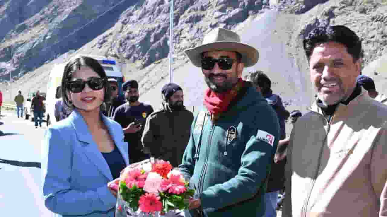 दारचा से शुरू हुई बाइक रैली का शुभारम्भ करतीं डीसी किरण भड़ाना, Photo Credit-DPR