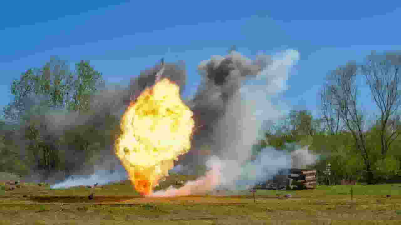 तुर्बत में पाकिस्तानी सैनिकों के काफिले पर हमला, 11 की मौत Turbat Bus Attack in turbat