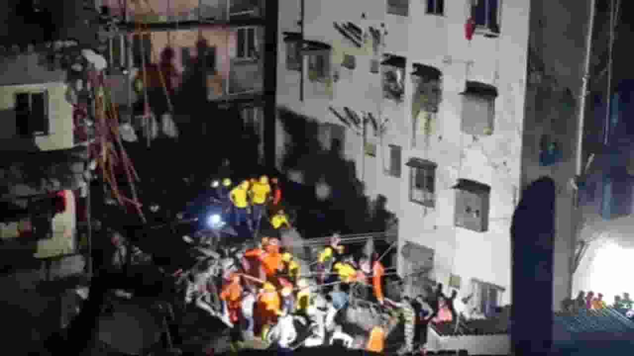 महाराष्ट्र: घर में चल रही थी बर्थडे पार्टी और छत ही ढह गई, 2 की मौत palghar building collapse