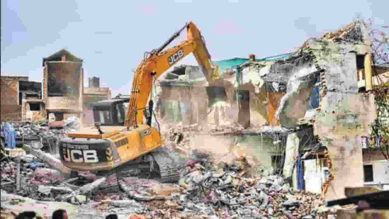 शादी के बाद भागी महिला, ससुराल वालों ने प्रेमी के घर बुलडोजर चलवा दिया Representational Image । Photo Credit: PTI
