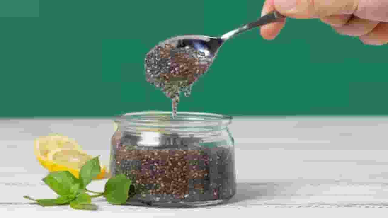 चीया सीड्स को खाते समय न करें ये गलती, सेहत को हो सकता है नुकसान
chia seeds mistakes