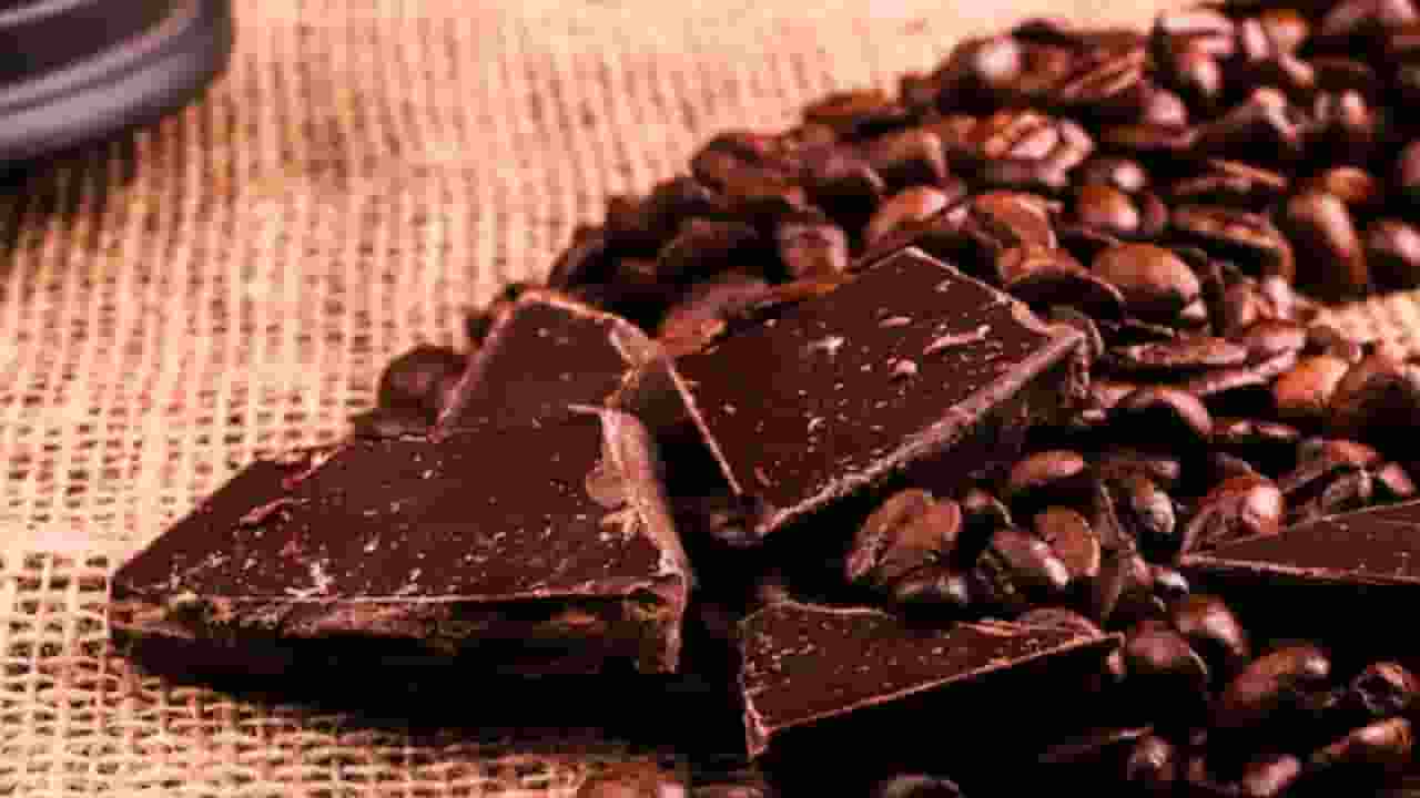 डार्क चॉकलेट खाने से दिल पर क्या असर पड़ता है? dark chocolates types