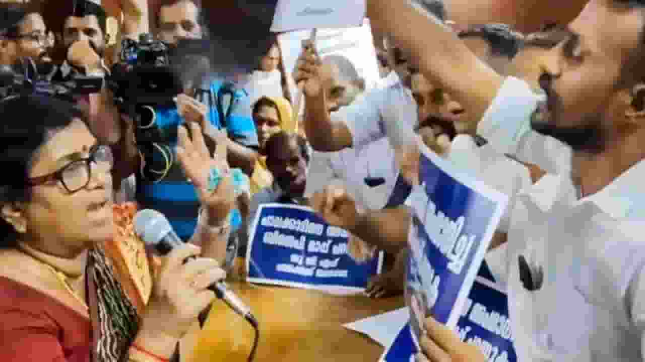 केरल के स्कूल का नाम 'हेडगेवार' क्यों? BJP-लेफ्ट में बवाल मच गया Palakkad