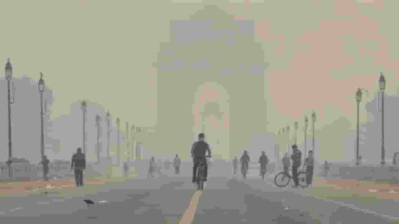 PUC देने में गड़बड़ी, दिल्ली में बस की कमी, CAG रिपोर्ट के अहम खुलासे air pollution in delhi