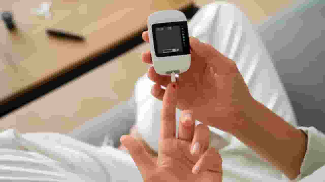 डायबिटीज के मरीज भूलकर ना करें ये गलतियां, बढ़ सकती है परेशानी Diabetes