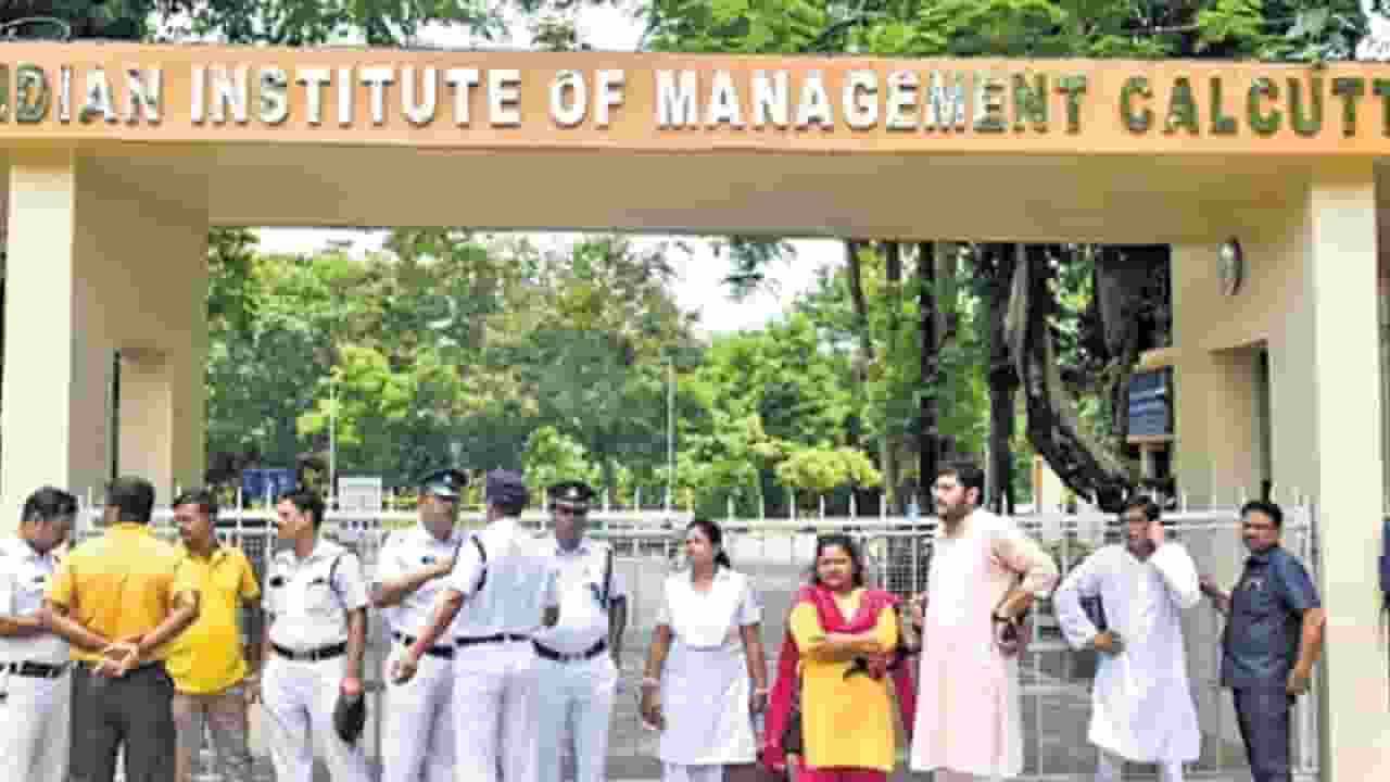 IIM कोलकाता रेप केस: पीड़िता के पिता ने खारिज किया आरोप IIM kolkata