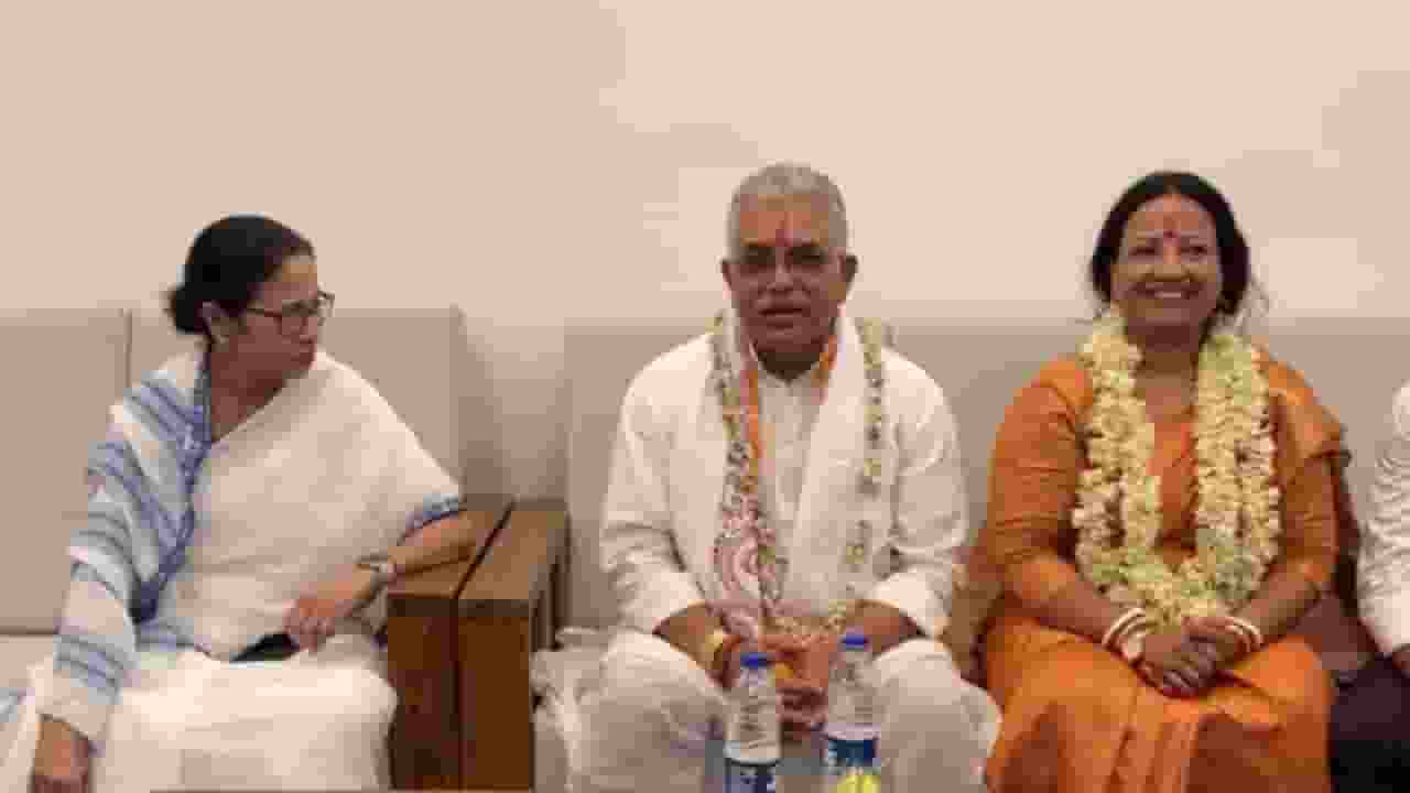 ममता से मिलने के बाद बोले दिलीप घोष, 'दलालों के आने से कमजोर हुई BJP' dilip ghosh with cm mamata banerjee