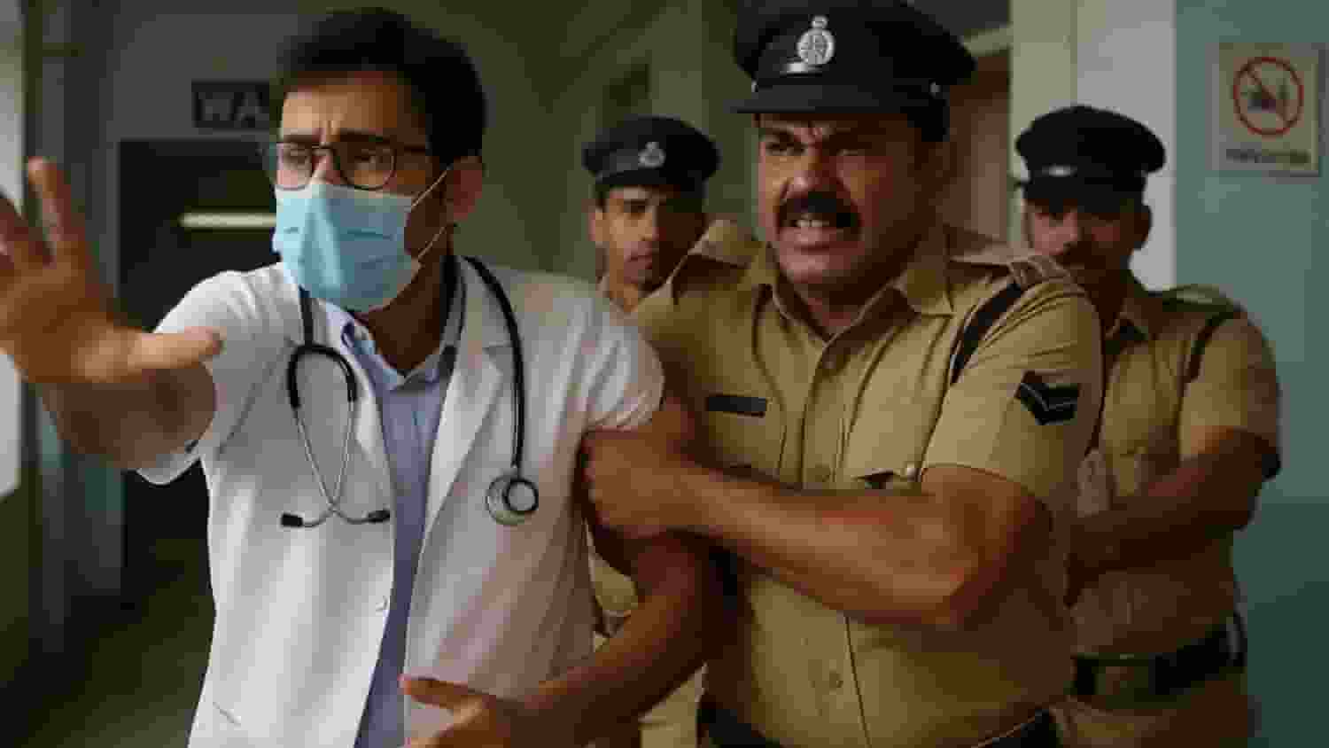 इटावा: इमरजेंसी ड्यूटी से डॉक्टर को पुलिस उठा ले गई, SSP ने मांगी माफी Representative Image