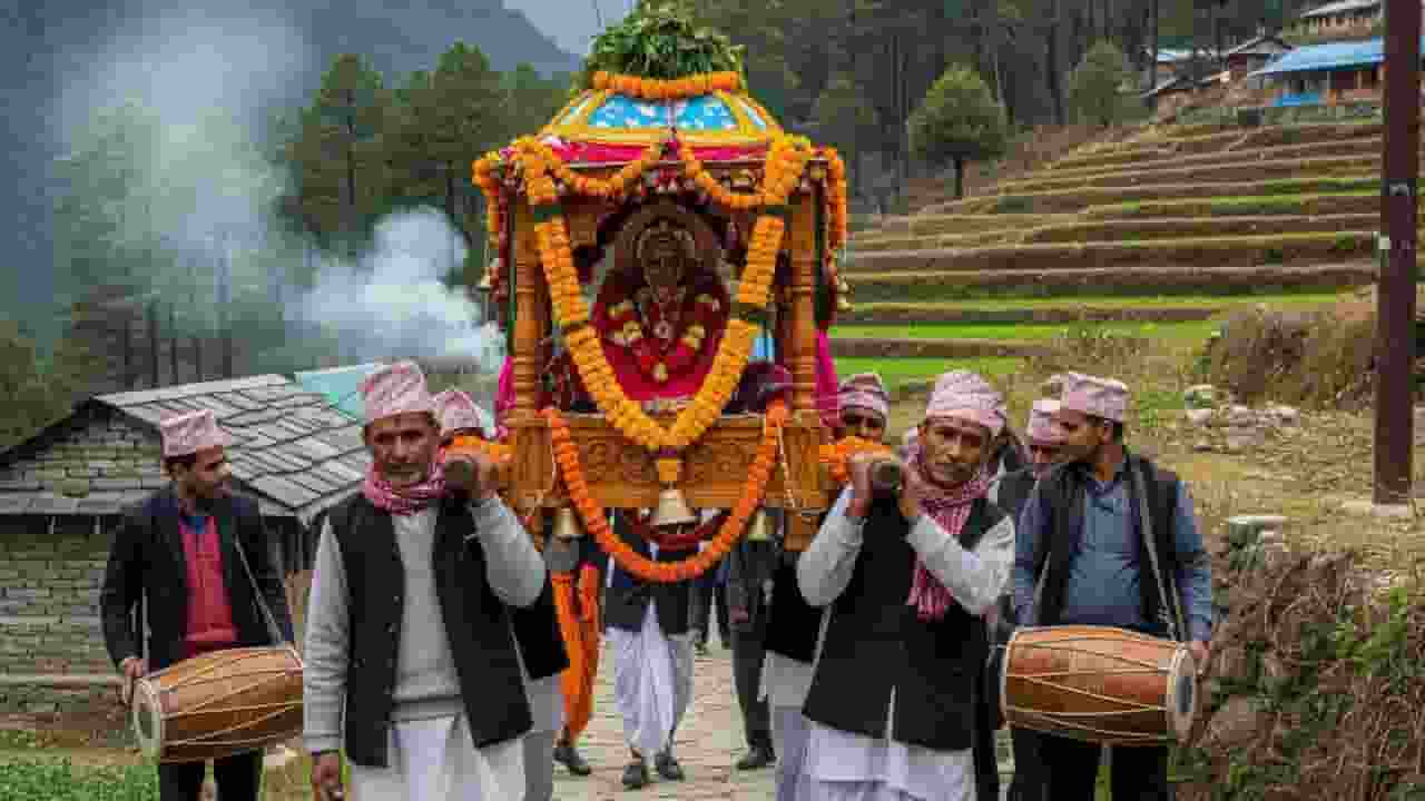 उत्तराखंड की डोली यात्रा की कहानी, जिन्हें कहा जाता है जीवित देवता Image of Uttarakhand Doli Yatra