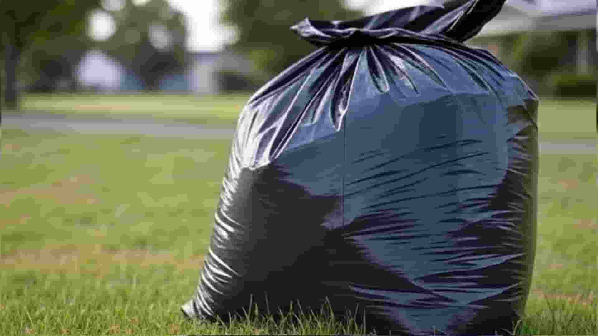 कचरे के बैग में मिला गर्लफ्रेंड का पार्सल एड्रेस, लगा 1000 का जुर्माना viral news