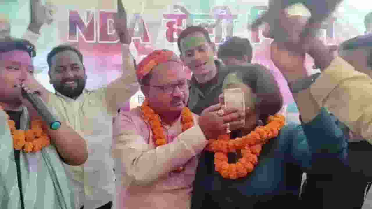 कभी कच्छे में घूमे, कभी डांसर से बदसलूकी, MLA गोपाल मंडल हैं कौन? Gopal Mandal