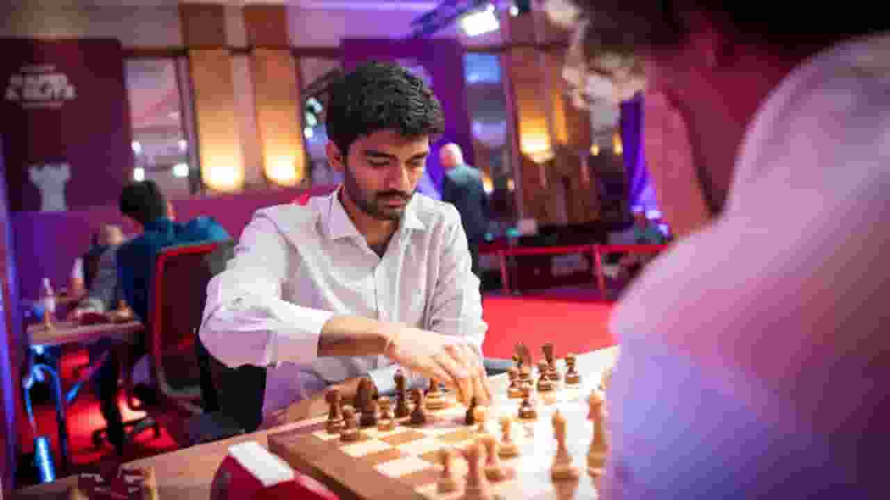 जिसे कमजोर बताया था, उन्हीं गुकेश ने कार्लसन को शतरंज में फिर दी मात magnus carlsen and gukesh
