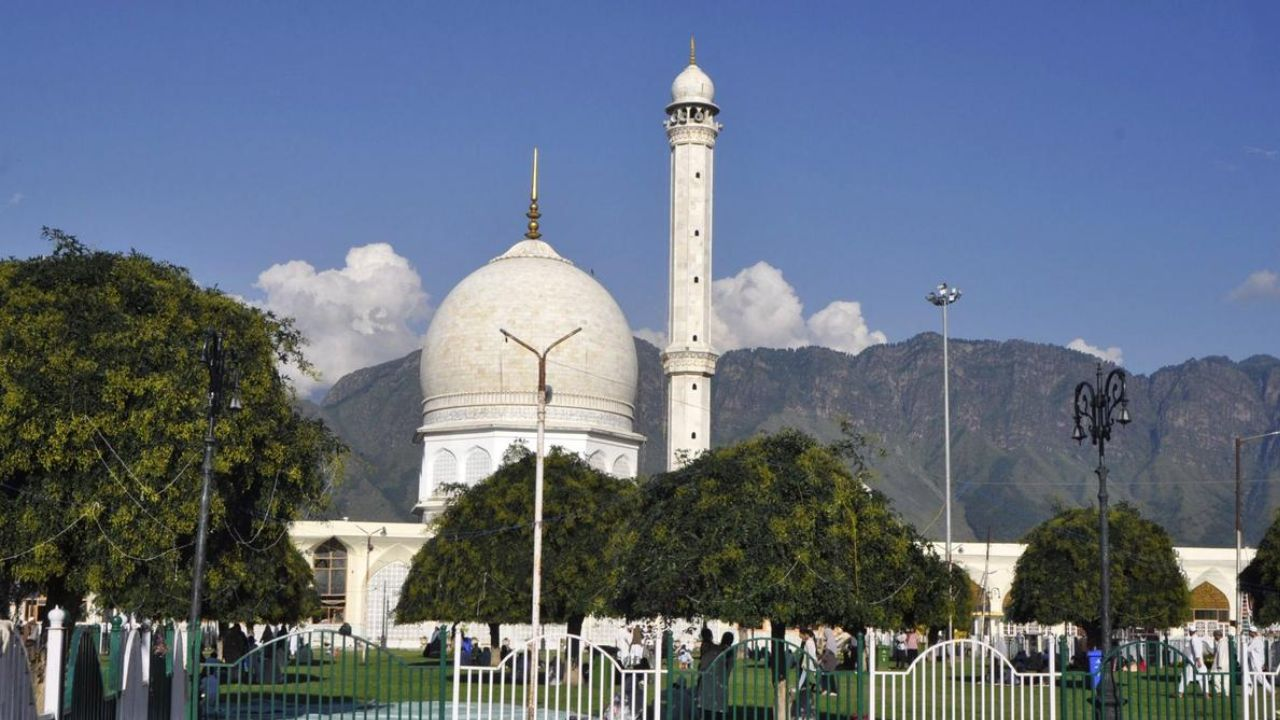 हजरतबल दरगाह में अशोक चिह्न पर हंगामा और विवाद की कहानी क्या है? Hazratbal