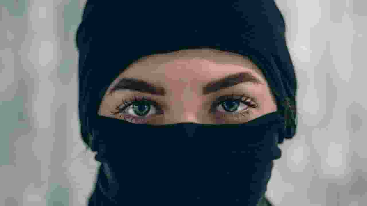 क्रांति और हिजाब पहनने को मजबूर हो गईं महिलाएं, किन देशों में हुआ ऐसा? hijab mandatory in Afghanistan and Iran