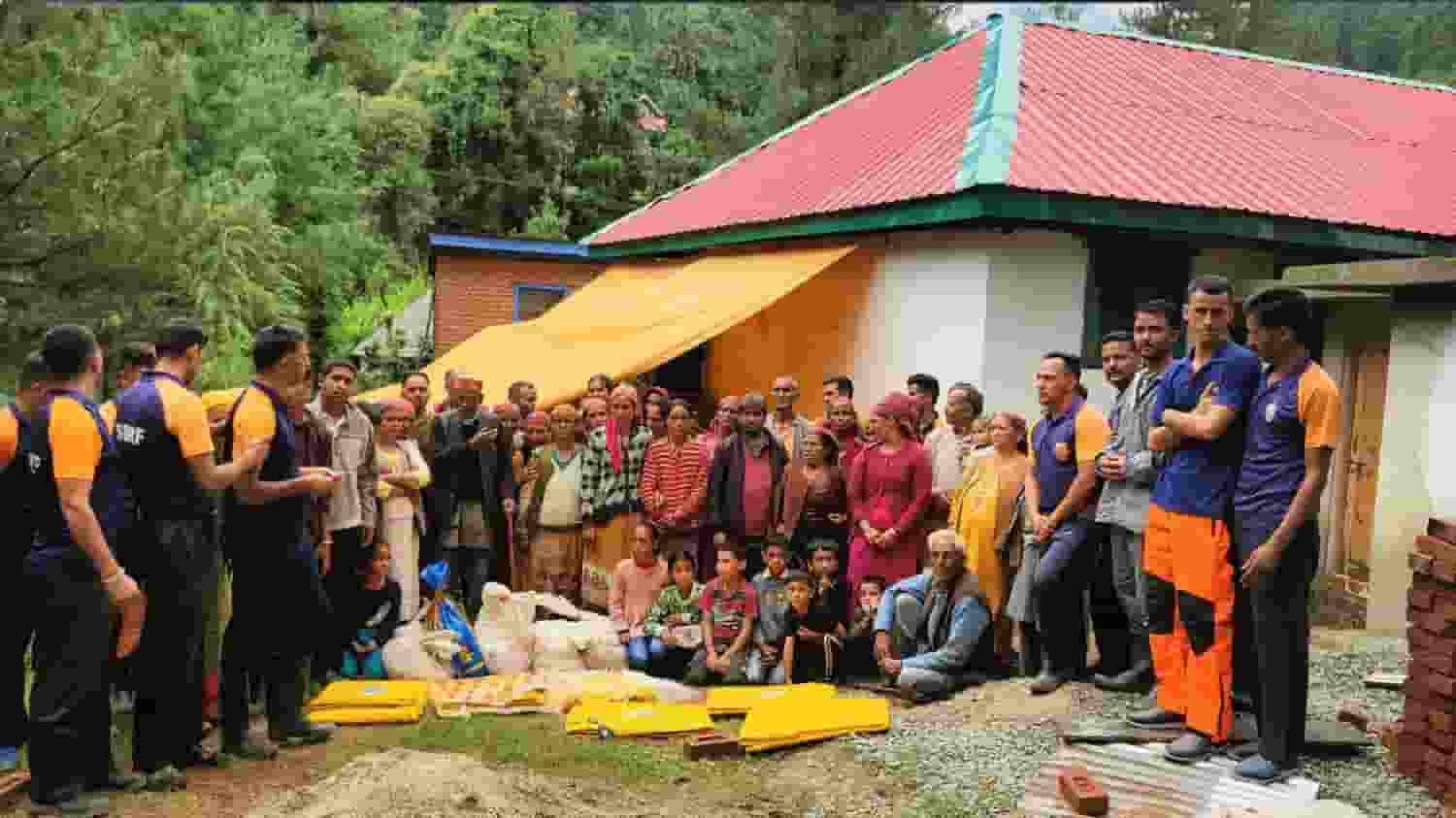 'राशन दे दो, भूखे न मर जाएं,' हिमाचल में बाढ़ पीड़ितों की आपबीती Himachal Pradesh