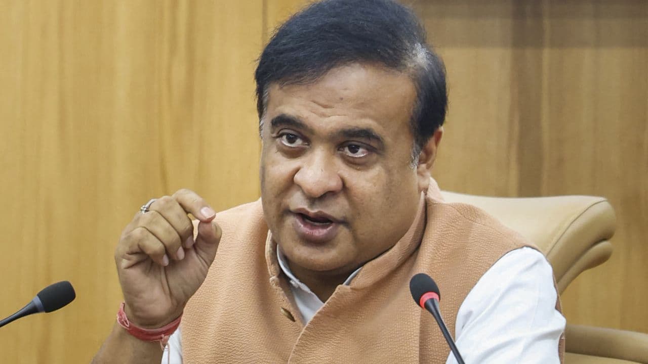 असम: CM हिमंता ने धुबरी में 'देखते ही गोली मारने' का आदेश क्यों दिया? himanta