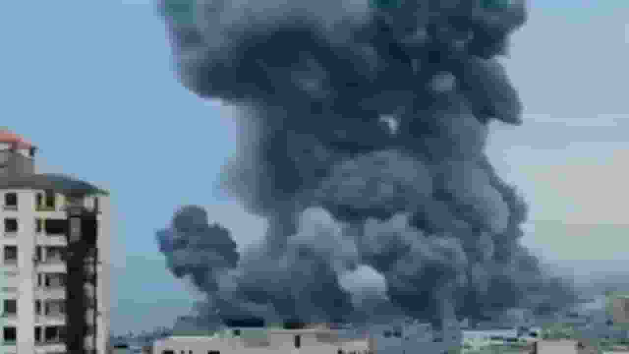 इजरायल का यमन के पोर्ट पर बड़ा हमला, हूती विद्रोहियों ने दिया जवाब Hodeida port