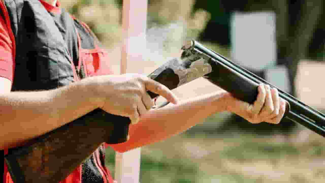 जंगली सूअर समझकर शिकारी ने इंसान को ही मार दी गोली, हिरासत में 6 लोग Maharashtra hunting news